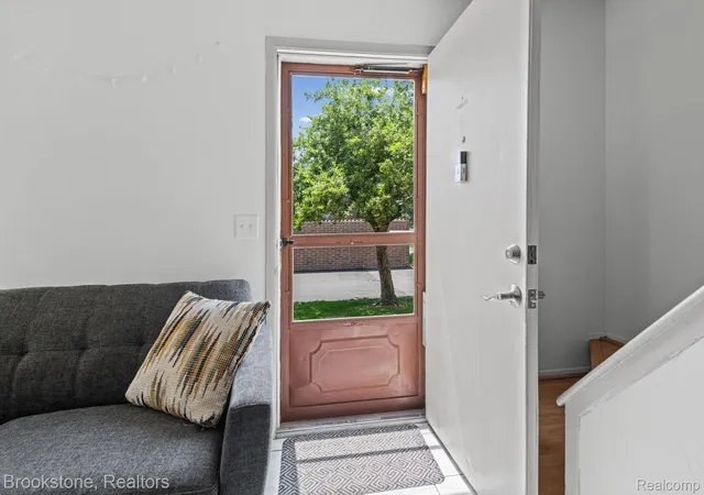 Listing Photo 5 - Condo for sale in building located at 1925 Nicholas Ct, Warren, MI 48092