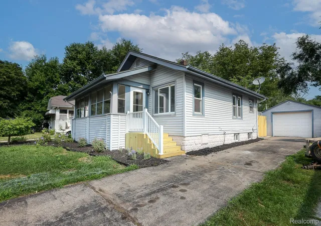 Photo 3 of Single family home for sale at 2002 Cartier St Nw, Flint, MI 48504 | MLS# 20261064556 | Listing updated on 2026-08-18