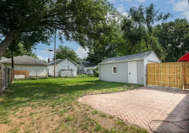 Photo 3 of Single family home for sale at 2002 Cartier St NW, Flint, MI 48504 | MLS# 20261064556 | Listing updated on 2026-08-18