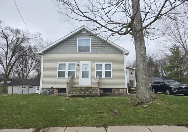 Photo 3 of Single family home for sale at 804 E State St, Colon, MI 49040 | MLS# 68026042655 | Listing updated on 2026-10-09