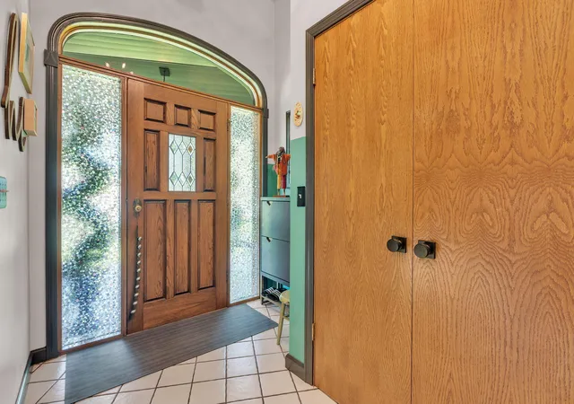 Photo 3 of Single family home for sale at 93 Lynwood Dr, Battle Creek, MI 49015 | MLS# 66026042666 | Listing updated on 2026-09-16