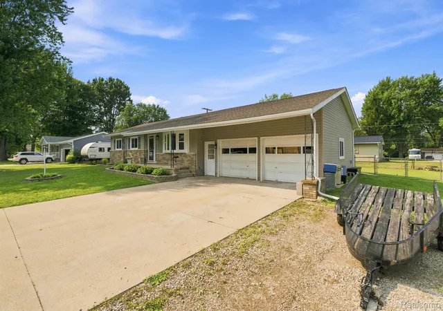 Photo 3 of Single family home for sale at 116 Clark St, Yale, MI 48097 | MLS# 20261064584 | Listing updated on 2026-08-17
