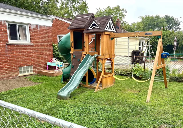 5th image of 1812 E Longmeadow Rd, Trenton, MI 48183 | MLS# 20261064585