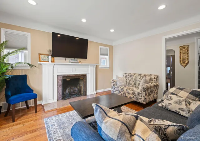 Photo 4 of Single family home for sale at 533 N Waverly St, Dearborn, MI 48128 | MLS# 20261064587 | Listing updated on 2026-08-14