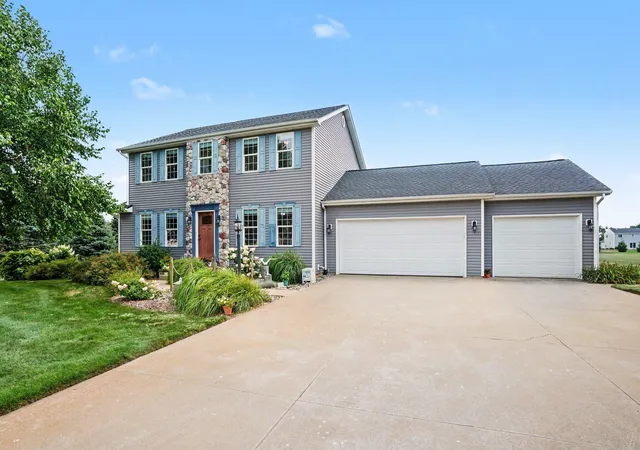 Photo 2 of Single family home for sale at 5948 Pollys Path, Berrien Springs, MI 49103 | MLS# 69026042671 | Listing updated on 2026-08-14
