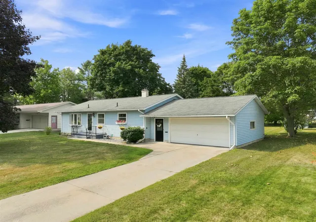 1st image of 714 Sunset Ln, Cadillac, MI 49601 | MLS# 78080072338
