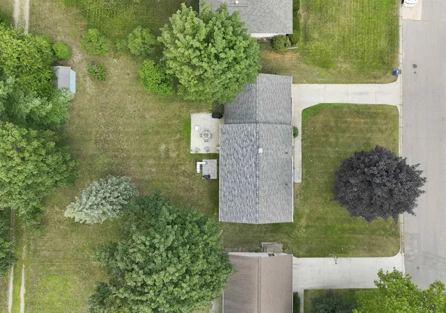 2nd image of 714 Sunset Ln, Cadillac, MI 49601 | MLS# 78080072338