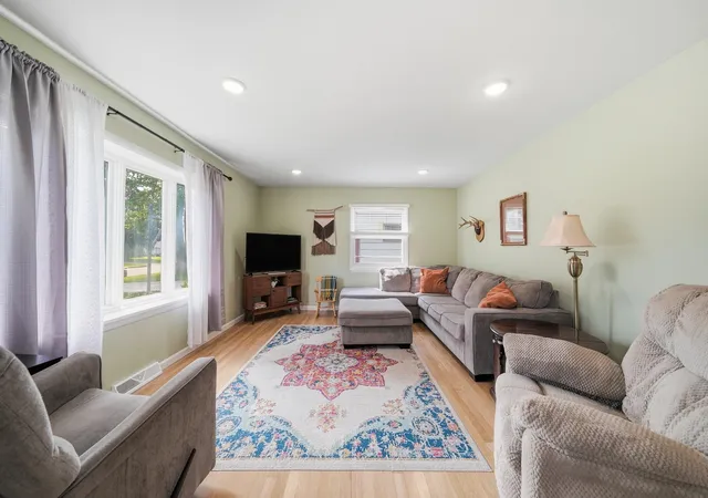 Photo 3 of Single family home for sale at 714 Sunset Ln, Cadillac, MI 49601 | MLS# 78080072338 | Listing updated on 2026-09-03