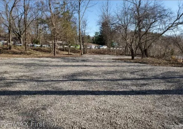 Photo 16 of Land for sale at 4330 Hatchery Rd, Waterford, MI 48329 | MLS# 20261064614 | Listing updated on 2026-08-16