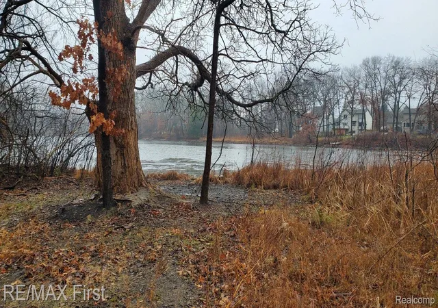 Photo 4 of Land for sale at 4330 Hatchery Rd, Waterford, MI 48329 | MLS# 20261064614 | Listing updated on 2026-08-16