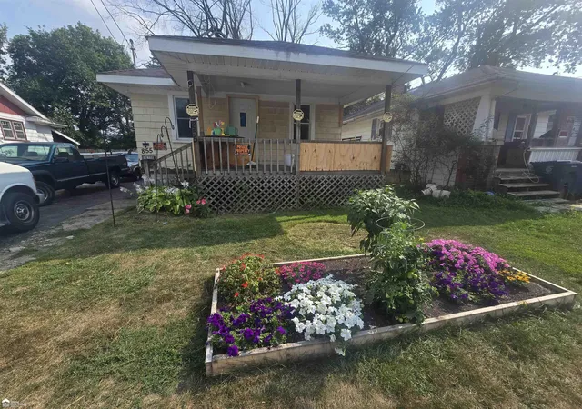 Photo 1 of Single family home for sale at 855 Victoria Ave, Flint, MI 48507 | MLS# 5050218511 | Listing updated on 2026-09-16
