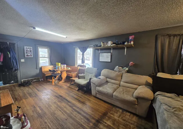 Photo 3 of Single family home for sale at 855 Victoria Ave, Flint, MI 48507 | MLS# 5050218511 | Listing updated on 2026-09-16