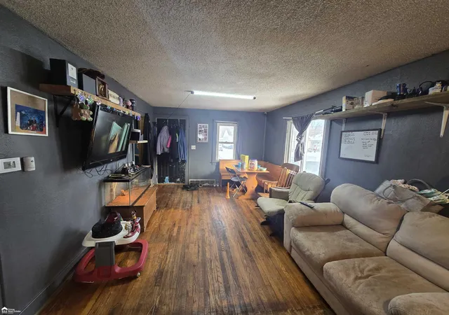 Photo 3 of Single family home for sale at 855 Victoria Ave, Flint, MI 48507 | MLS# 5050218511 | Listing updated on 2026-09-16