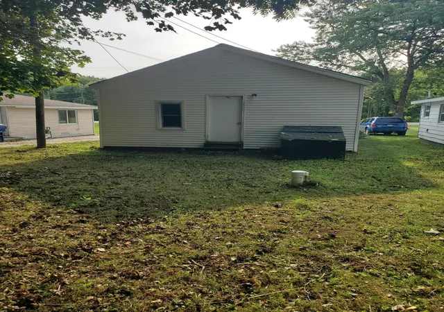 Photo 3 of Single family home for sale at 431 N Crystal Ave, Benton Harbor, MI 49022 | MLS# 69026042688 | Listing updated on 2026-08-19