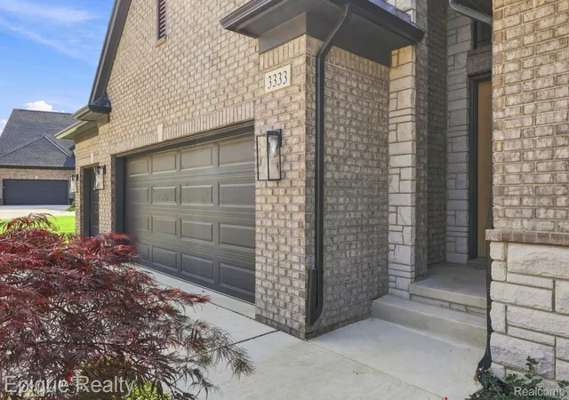 3rd image of 3333 Cornerstone Dr, Lake Orion, MI 48360