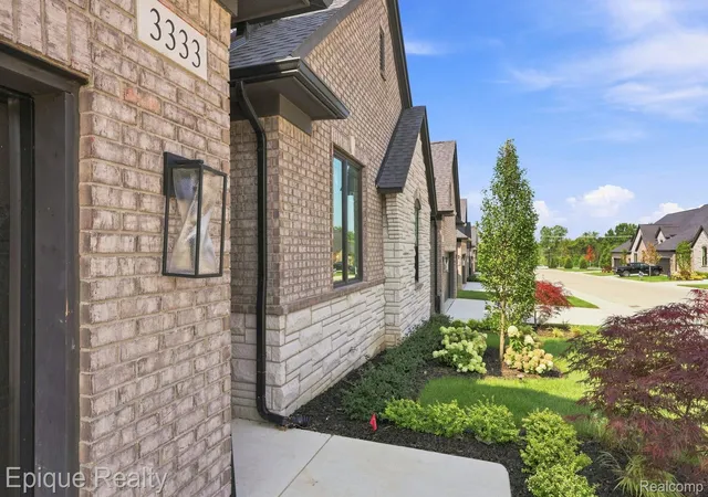 4th image of 3333 Cornerstone Dr, Lake Orion, MI 48360