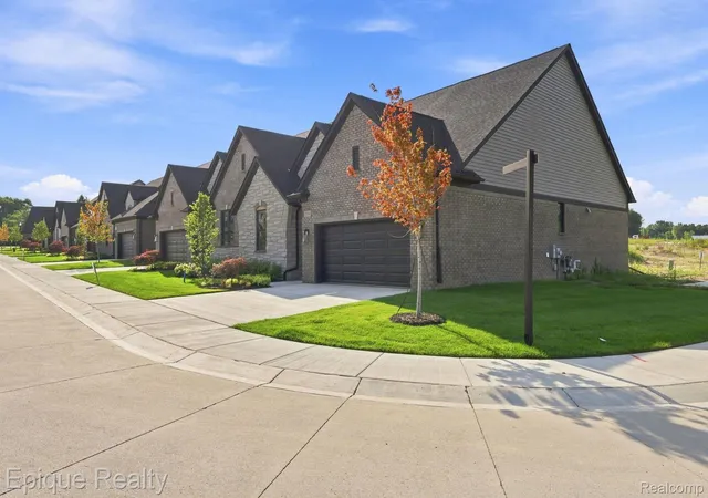 3rd image of 3301 Cornerstone Dr, Lake Orion, MI 48360