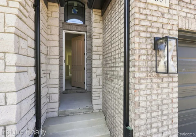 4th image of 3301 Cornerstone Dr, Lake Orion, MI 48360