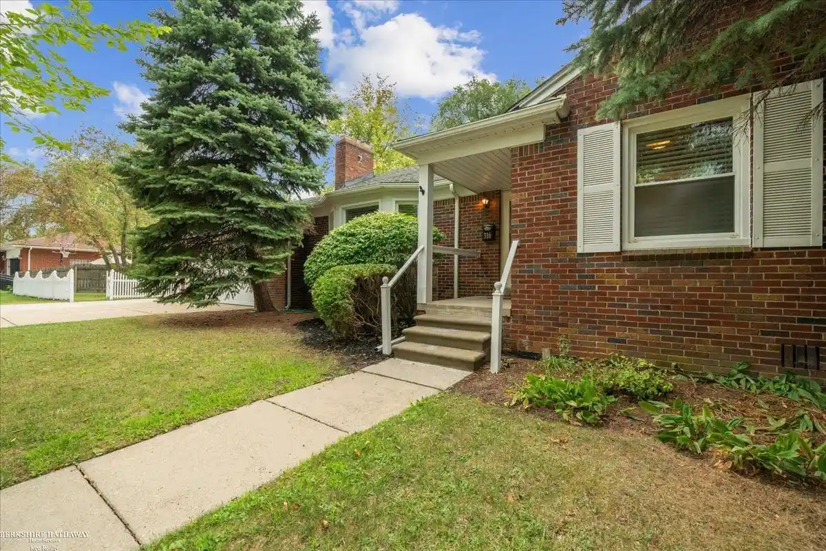 Photo 1 of Single family home for sale at 316 Chalfonte Ave, Grosse Pointe Farms, MI 48236 | MLS# 58050218513 | Listing updated on 2026-10-25