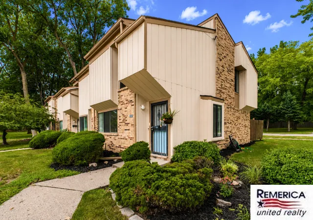 Photo 3 of Condo for sale at 23532 Lahser Rd, Southfield, MI 48033 | MLS# 81026042691 | Listing updated on 2026-09-10