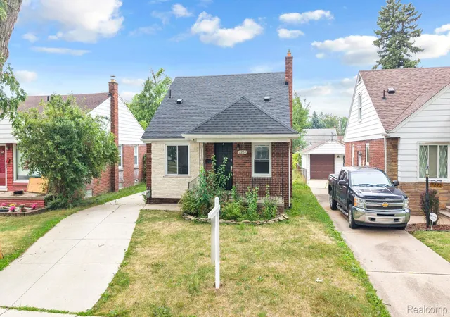 3rd image of 7267 Fenton St, Dearborn Heights, MI 48127 | MLS# 20261064624