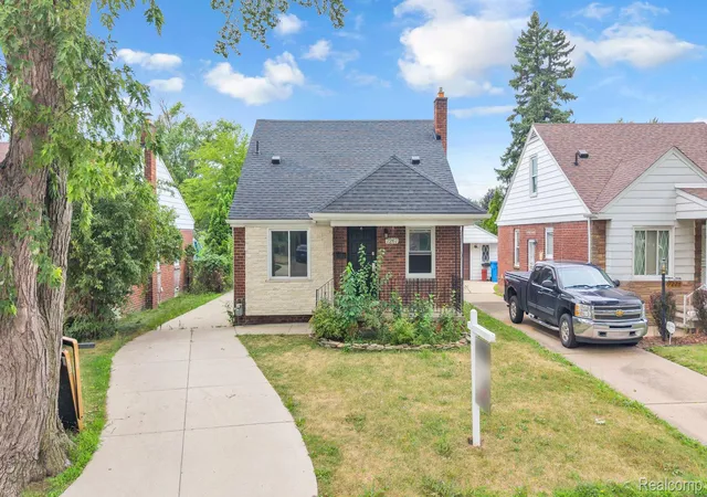4th image of 7267 Fenton St, Dearborn Heights, MI 48127 | MLS# 20261064624