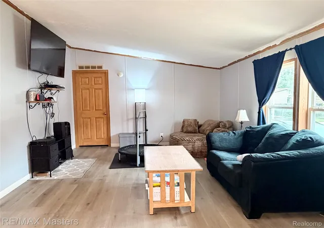 5th image of 26732 Laramie Ln, Flat Rock, MI 48134 | MLS# 20261064625