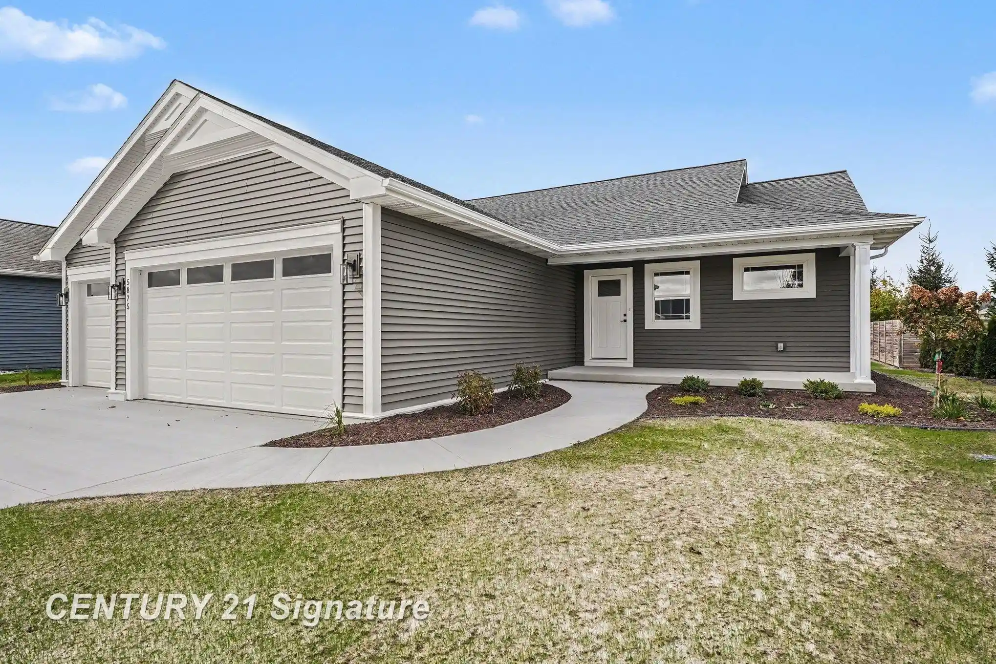 Photo 1 of Single family home for sale at 5875 Diamond Meadows Ln, Freeland, MI 48623 | MLS# 61050218517 | Listing updated on 2026-10-15