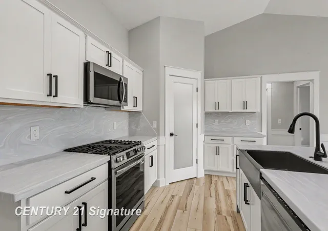 Photo 4 of Single family home for sale at 5875 Diamond Meadows Ln, Freeland, MI 48623 | MLS# 61050218517 | Listing updated on 2026-08-14