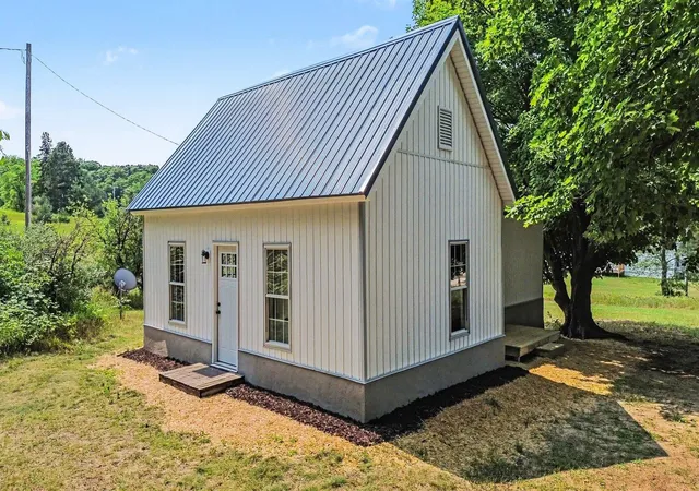 2nd image of 912 S Clark St, Mesick, MI 49668 | MLS# 78080072340
