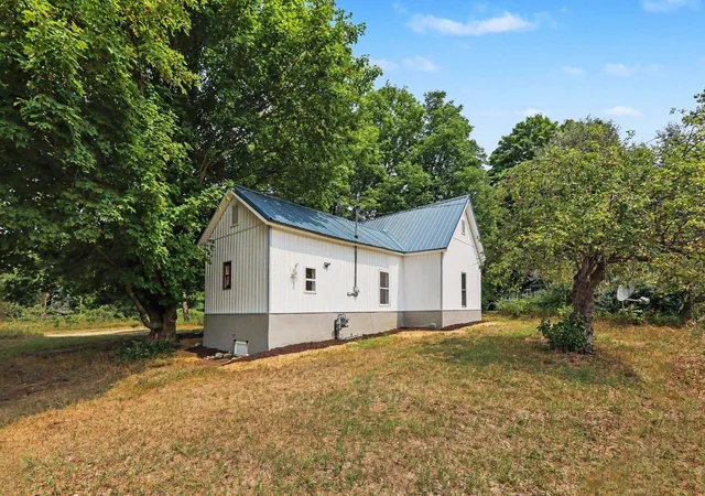3rd image of 912 S Clark St, Mesick, MI 49668 | MLS# 78080072340