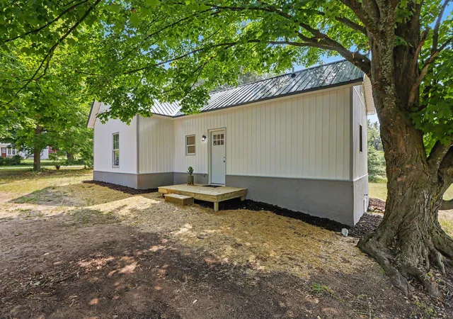 4th image of 912 S Clark St, Mesick, MI 49668 | MLS# 78080072340