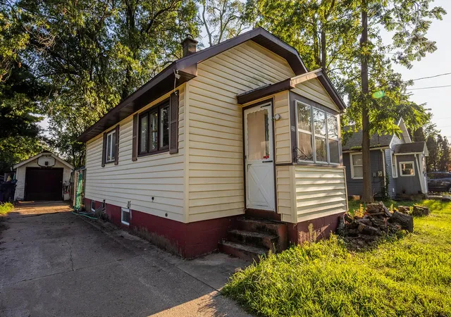1st image of 326 43rd St Se, Grand Rapids, MI 49548 | MLS# 65026042693