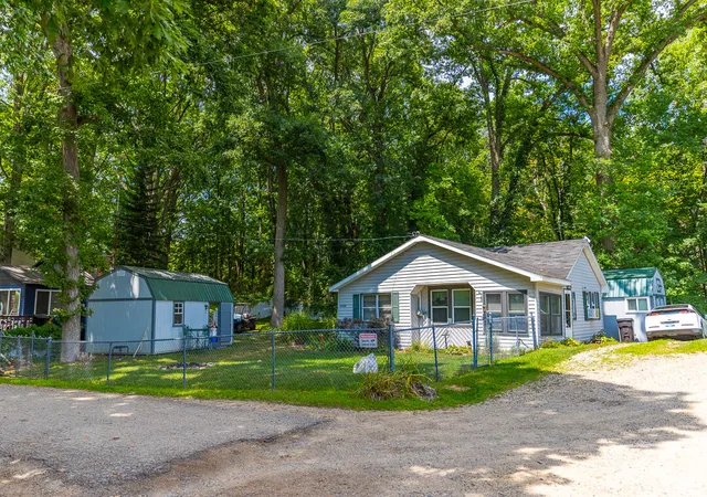 Photo 3 of Single family home for sale at 9728 Lakeview Dr, Jerome, MI 49249 | MLS# 69026042702 | Listing updated on 2026-09-15