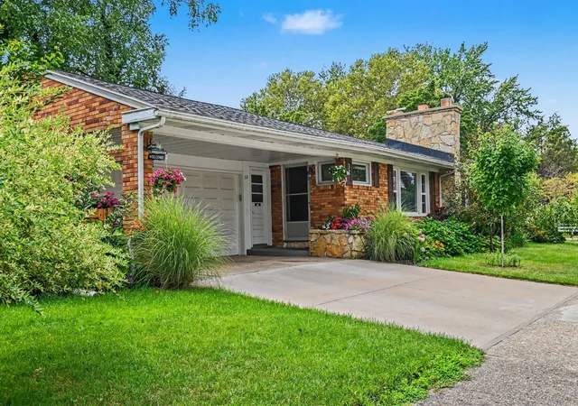 Photo 1 of Single family home for sale at 32 Cherry St, Holland, MI 49423 | MLS# 71026042705 | Listing updated on 2026-08-31