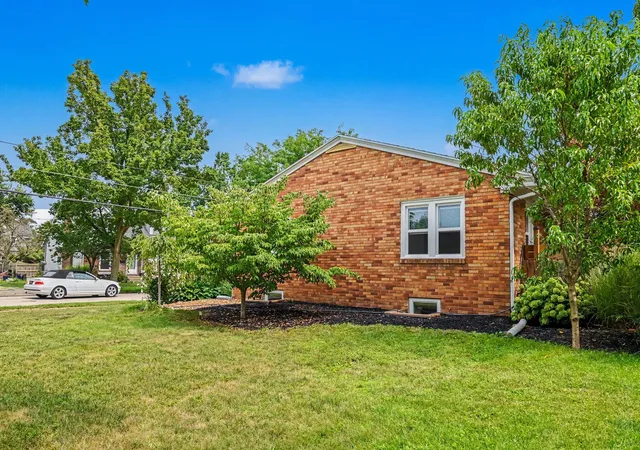 Photo 3 of Single family home for sale at 32 Cherry St, Holland, MI 49423 | MLS# 71026042705 | Listing updated on 2026-08-31
