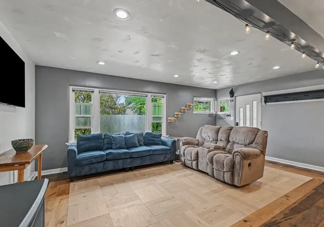 Photo 4 of Single family home for sale at 32 Cherry St, Holland, MI 49423 | MLS# 71026042705 | Listing updated on 2026-08-31