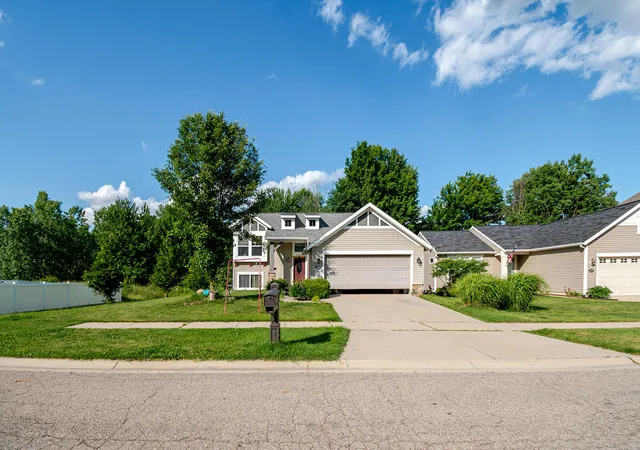 Photo 2 of Single family home for sale at 2574 Winterberry St, Holt, MI 48842 | MLS# 81026042694 | Listing updated on 2026-09-05
