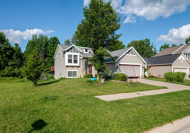 Photo 3 of Single family home for sale at 2574 Winterberry St, Holt, MI 48842 | MLS# 81026042694 | Listing updated on 2026-09-05