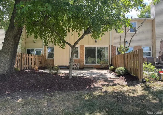 3rd image of 5392 Breeze Hill Pl, Troy, MI 48098 | MLS# 20261064638