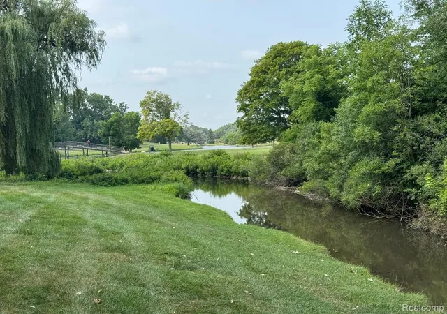 4th image of 5392 Breeze Hill Pl, Troy, MI 48098 | MLS# 20261064638