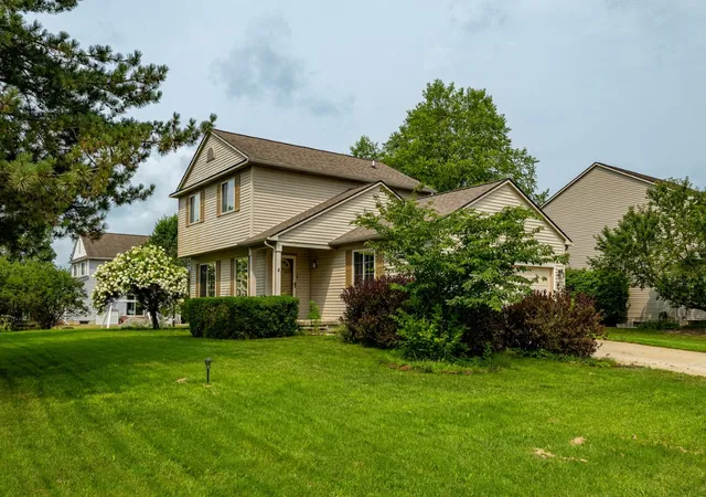 2nd image of 8949 Sunflower Dr, Whitmore Lake, MI 48189 | MLS# 81026042715