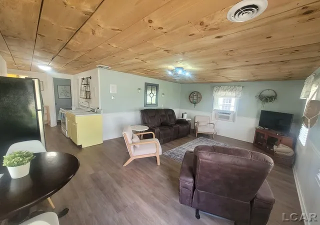 Photo 3 of Single family home for sale at 465 Egan Hwy, Brooklyn, MI 49230 | MLS# 56050218526 | Listing updated on 2026-08-14