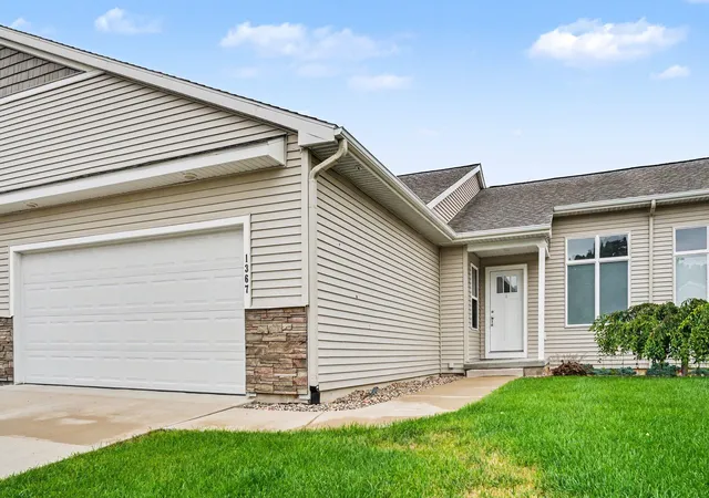 Photo 1 of Sale Pending at 1367 S Village Cir, Kalamazoo, MI 49009 | MLS# 66026042719 | Listing updated on 2026-08-22