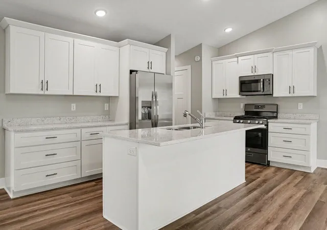 Listing Photo 3 - Condo for sale in building located at 1367 S Vlg Cir, Kalamazoo, MI 49009