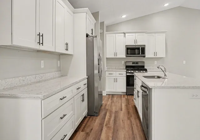 Listing Photo 4 - Condo for sale in building located at 1367 S Vlg Cir, Kalamazoo, MI 49009