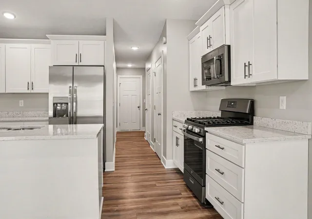 Listing Photo 5 - Condo for sale in building located at 1367 S Vlg Cir, Kalamazoo, MI 49009