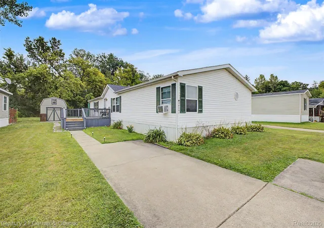 Photo 1 of Single family home for sale at 28451 Spruce Dr, Huron Charter Township Wayne, MI 48134 | MLS# 20261064649 | Listing updated on 2026-09-11