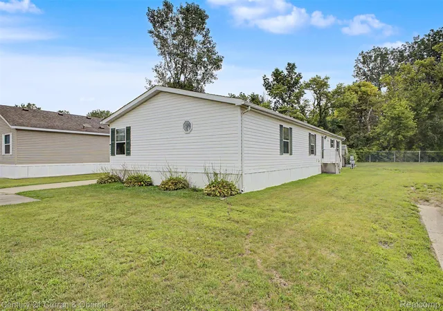 Photo 3 of Single family home for sale at 28451 Spruce Dr, Huron Charter Township Wayne, MI 48134 | MLS# 20261064649 | Listing updated on 2026-09-11