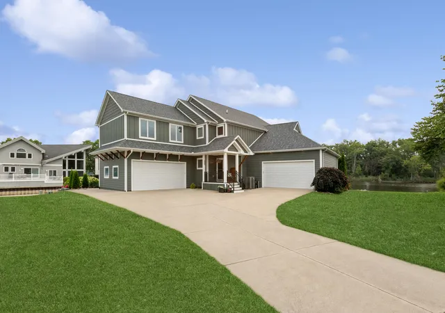 Photo 2 of Single family home for sale at 2545 Bay Pointe Dr, Saint Joseph, MI 49085 | MLS# 69026042723 | Listing updated on 2026-08-24